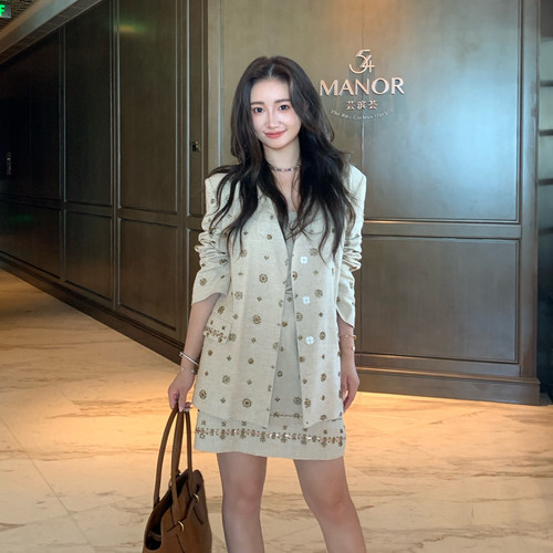 重工珠绣麻色V领西装外套女