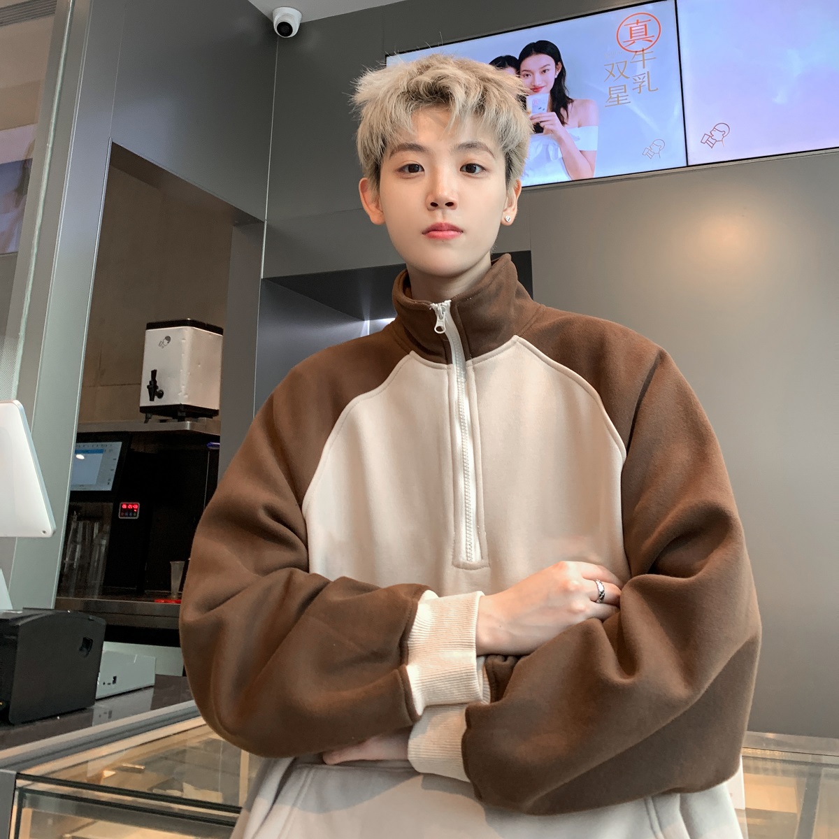 【满两件包邮】2025秋季新款青少年港风撞色插肩袖半拉链加绒卫衣