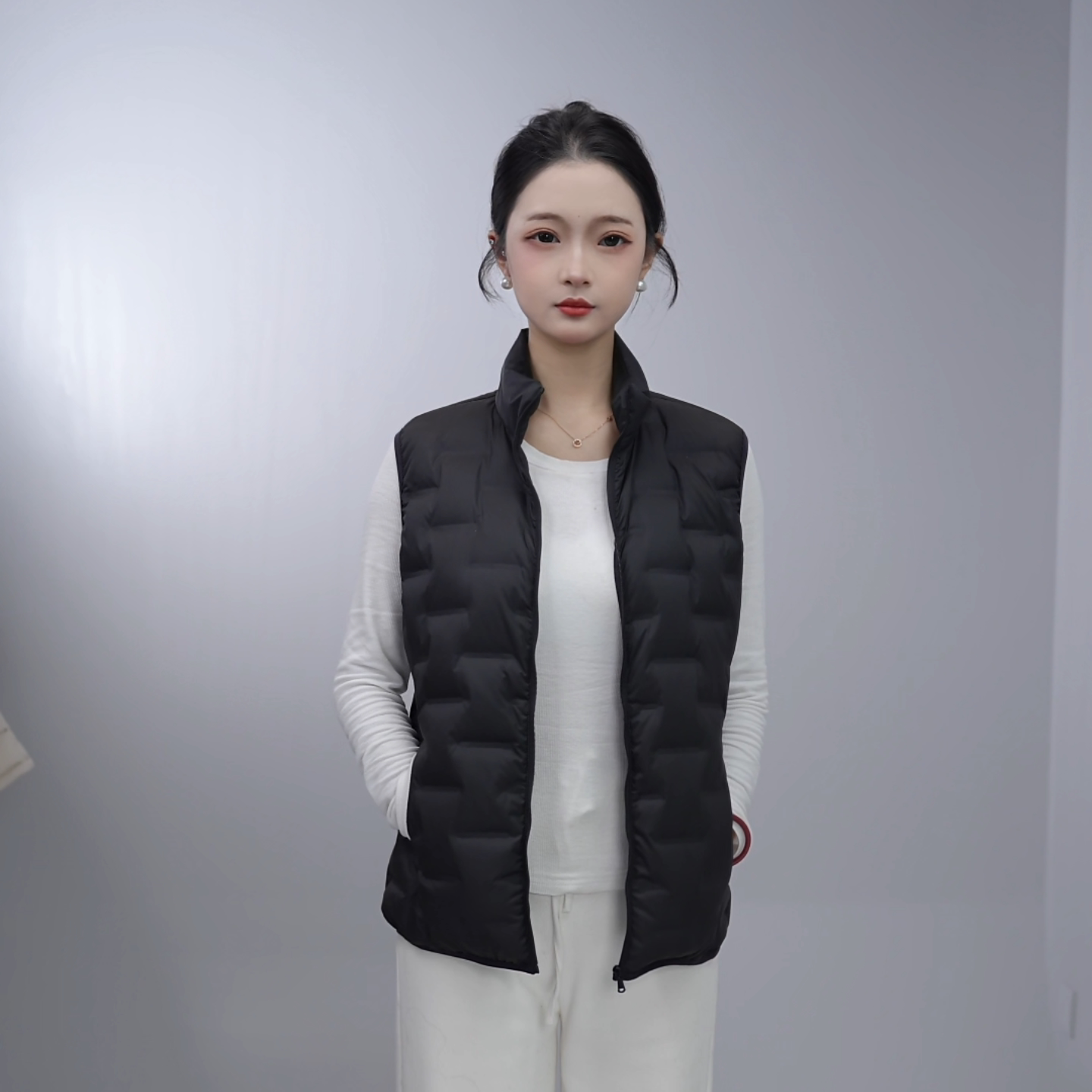 DISLONG帝诗朗轻薄鹅绒羽绒马甲女短款立领黑色背心保暖外套