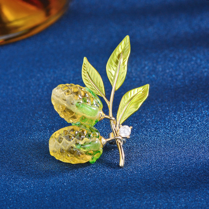 新品橄榄绿果实胸针复古琉璃质感珐琅菜树叶胸花时尚外套西装别针,饰品/流行首饰/时尚饰品新,胸针,淘宝优惠券,粉丝福利购,淘宝优惠卷