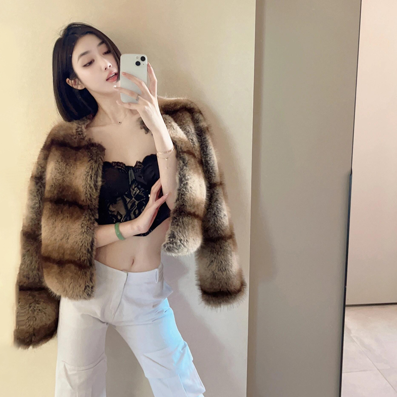时髦精~fanss新品水貂皮草外套。