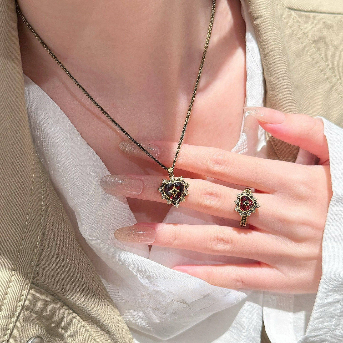 中古金色爱心仿红宝石项链女轻奢高级感锁骨链毛衣链秋冬吊坠配饰