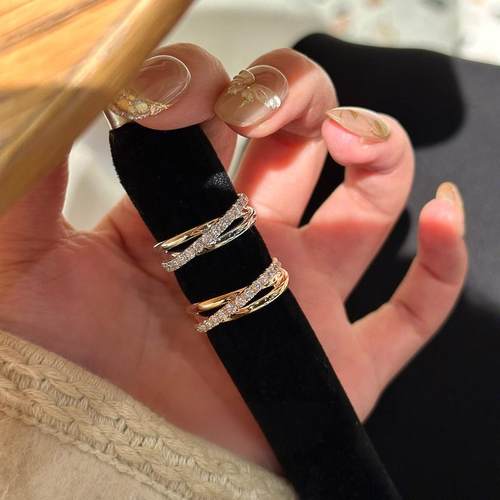 微闪亮面碎钻三圈交叉叠戴戒指女