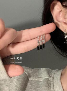 于文文同款黑色仿锆石耳钉甜酷风