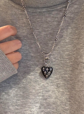 甜酷黑色爱心十字架项链时尚百搭