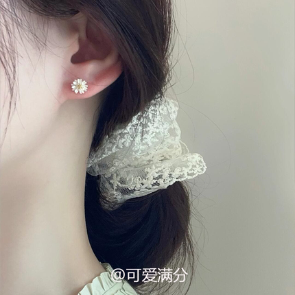 S925纯银迷你小雏菊耳钉小清新简约百搭温柔气质耳饰轻奢甜美风女