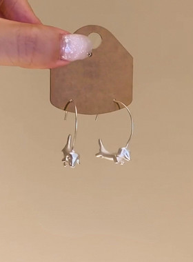 银色哑光腊肠小狗素圈耳环女可爱
