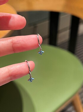 蓝色四叶花耳环女轻奢小众设计高级感耳扣2025新爆款气质百搭耳饰