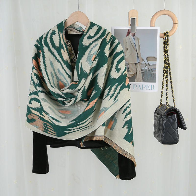 新疆民族风围巾秋冬季厚款