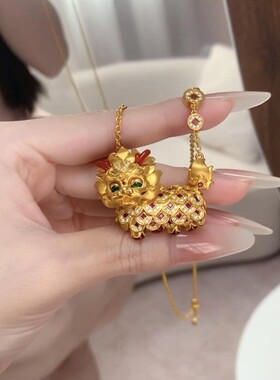 古法宫廷风铜钱麒麟祥瑞红色吊坠点钻挂坠时尚轻奢呆萌复古锁骨链