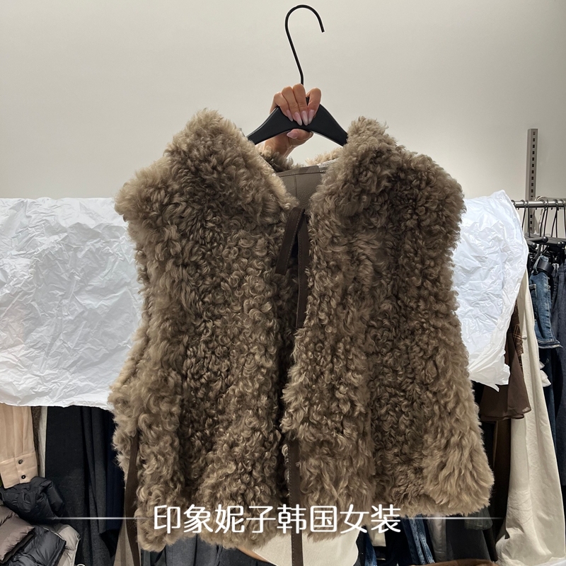 欧洲站2025冬季卷毛皮草马甲女冬保暖显瘦无袖毛毛外套羊羔毛