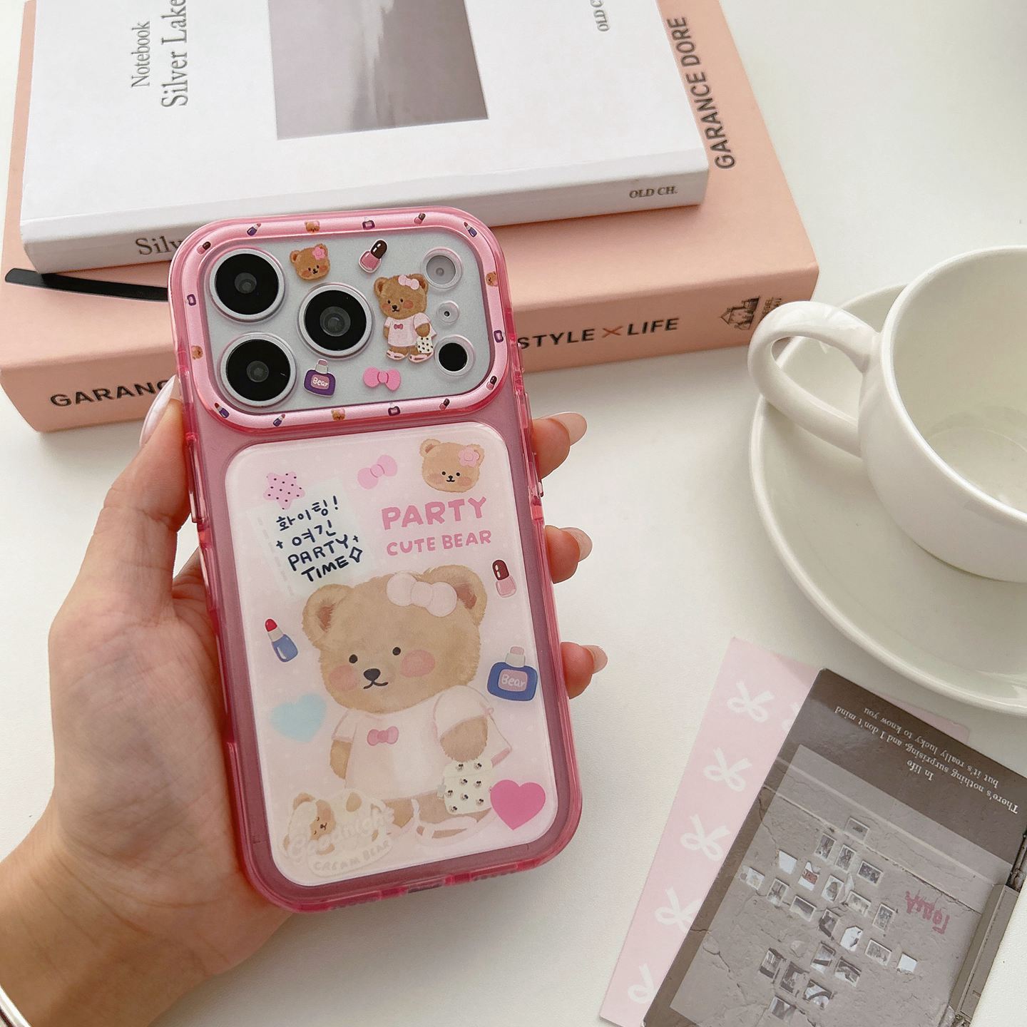日韩可爱小熊插画适用于iPhone18苹果16手机壳17promax新款防摔保护套14promax新款iPhone13创意18promax个性图片