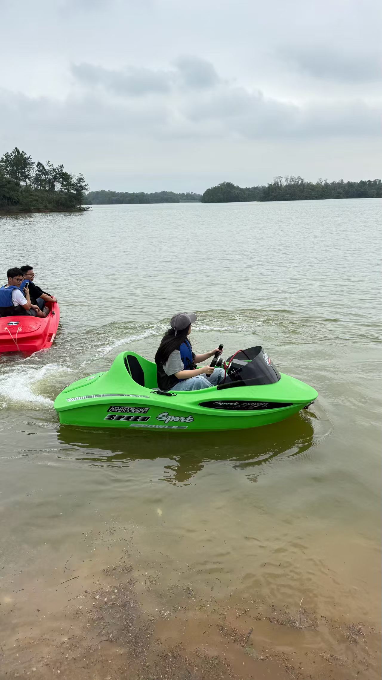 电动卡丁船网红卡丁船水上快艇冲锋舟水上漂移船水上电动船碰碰船图片