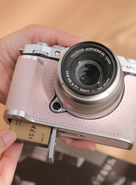 适用于富士XM5保护套手柄款防脱手X100VI皮套XS20XT5XT50相机包粉