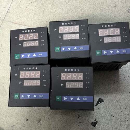 可维修XFXM-2011P2，大连鑫飞智能数显仪成色如图所示