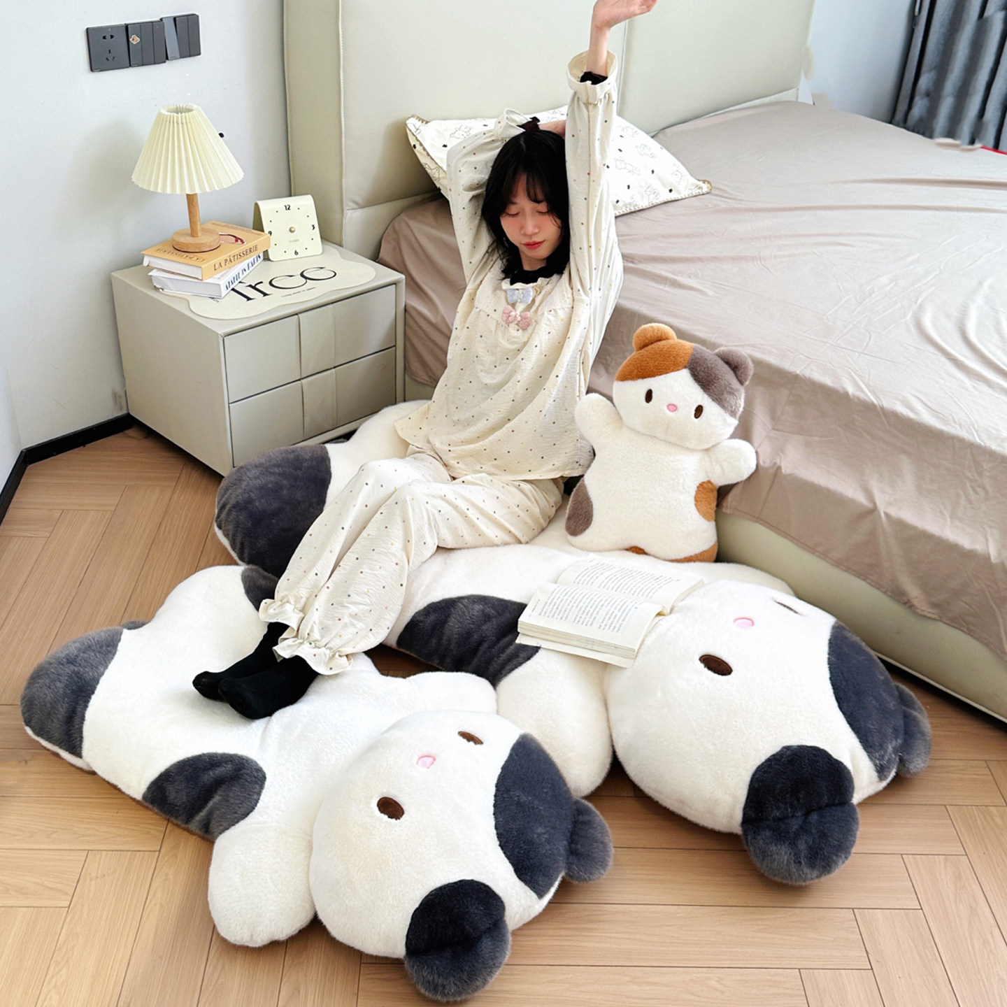 趴趴三花猫咪坐垫可爱抱枕床上靠垫卧室客厅沙发可爱玩偶毛绒玩具,玩具/童车/益智/积木/模型,毛绒/玩偶/公仔/布艺类玩具,淘宝优惠券,粉丝福利购,淘宝优惠卷