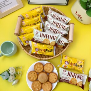 金峰花生酱夹心饼干咸蛋黄夹心饼干小包装网红休闲零食散装整箱