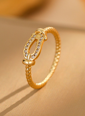 扭纹马蹄扣戒指镀金锆石麻花指环