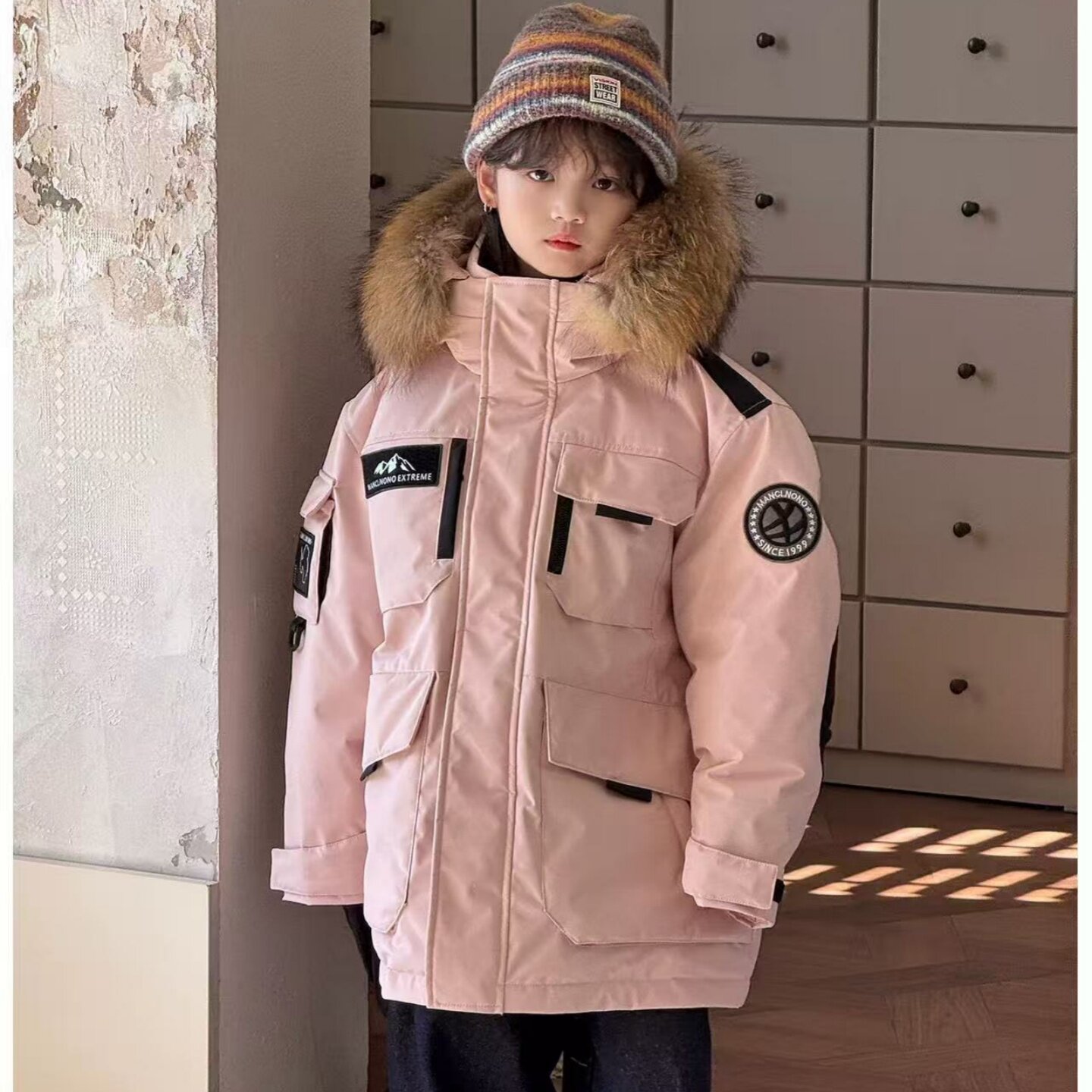 2025冬季新款工装风毛领羽绒服