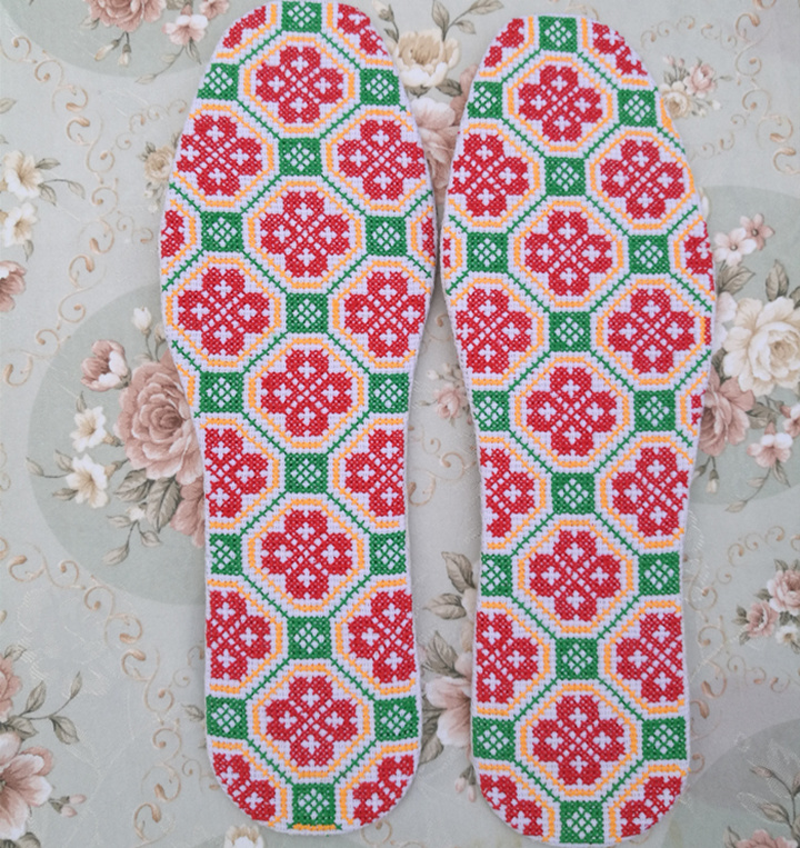 纯手工满绣小格子鞋垫成品