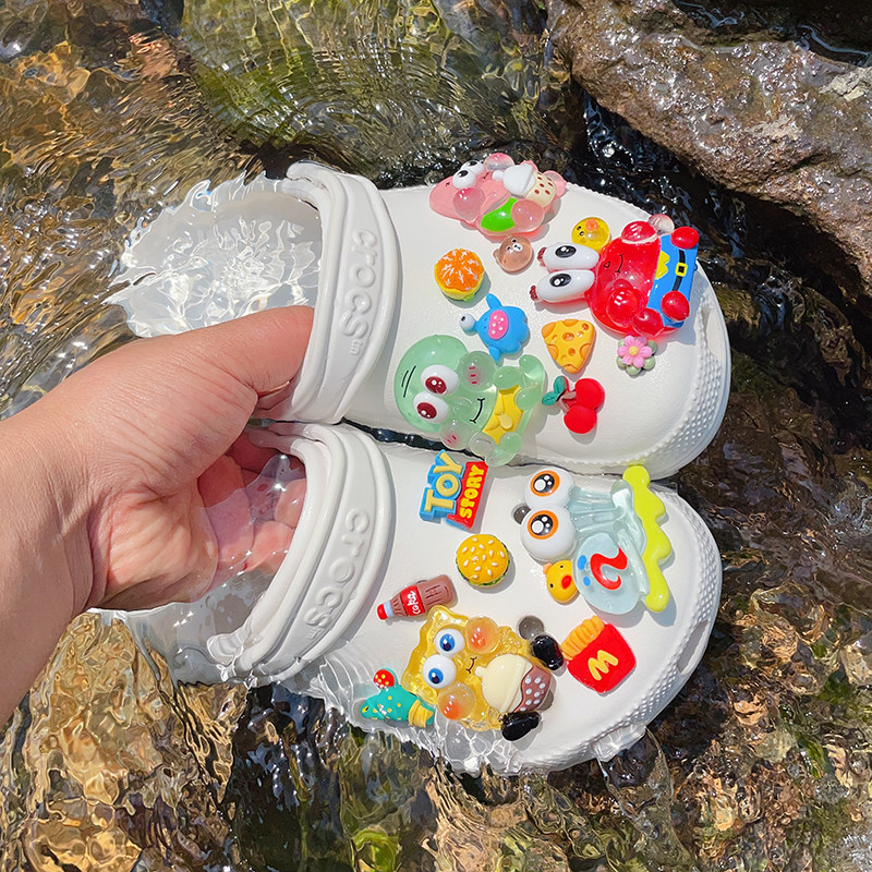 洞洞鞋配饰可爱高级感海绵宝宝图片