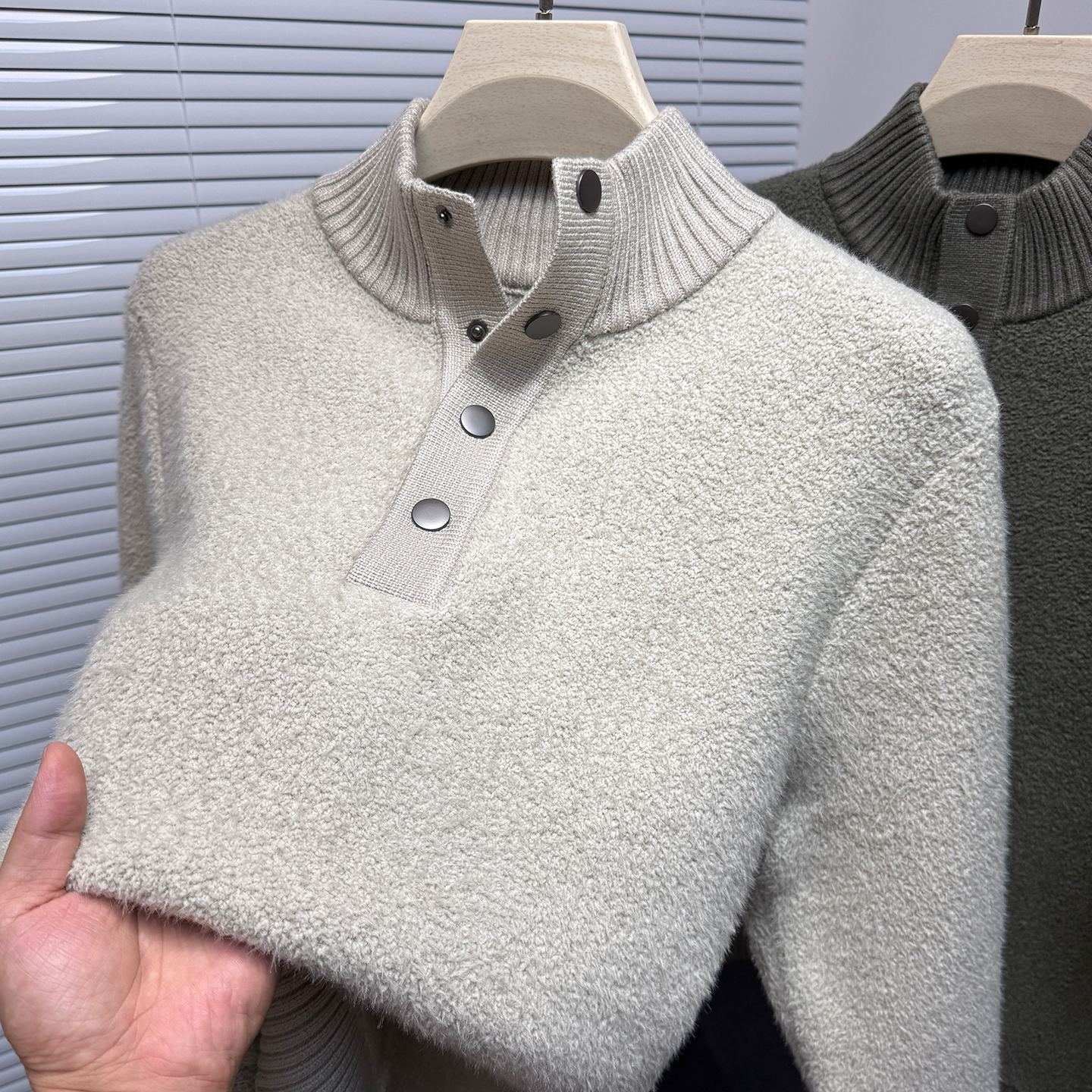 高领纽扣毛衣男加厚针织打底衫