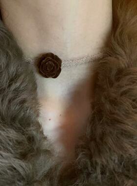 咖色玫瑰花choker颈链女秋冬毛茸茸简约女锁骨链高级感细款项圈潮