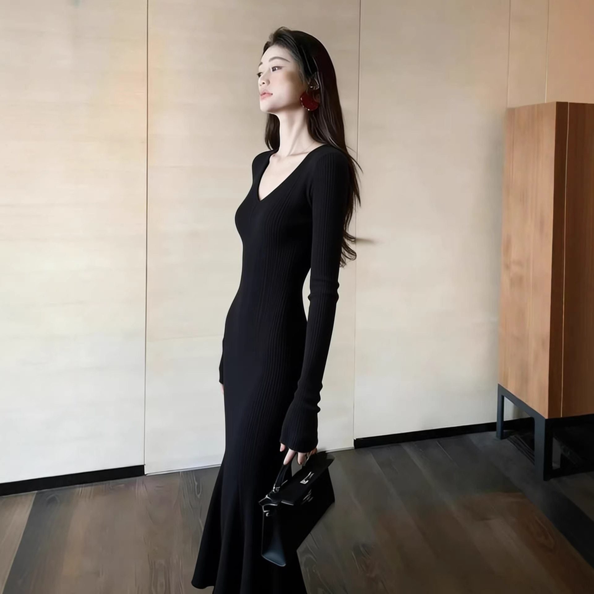 御姐风V领针织连衣裙女黑色修身包臀显瘦长裙高级感百搭洋气裙子