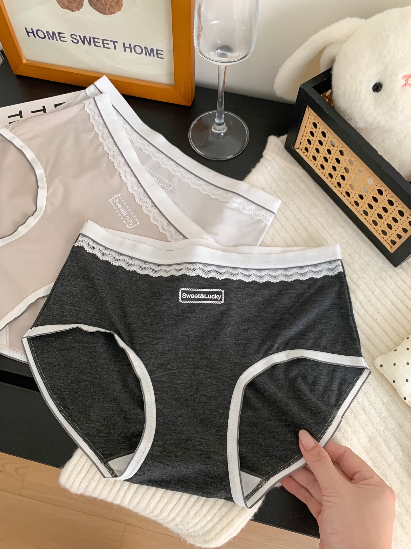 女生内裤10A蚕丝抗菌裆蕾丝花边无痕透气三角裤短裤A090