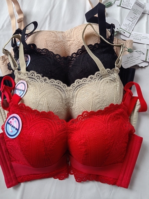 小胸a杯专用显胸大聚拢增厚5cm丰胸性感内衣蕾丝边加厚透气b杯罩