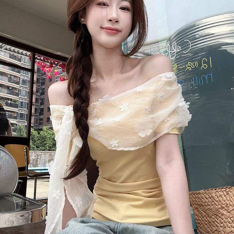 设计感蕾丝拼接花朵一字肩上衣女装夏季修身显瘦收腰黄色短袖T恤