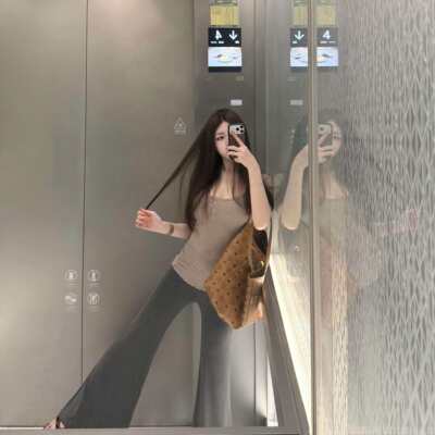 韩系chic辣妹U领木耳边短