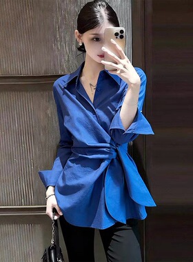 蓝色显白收腰绑带设计感翻领上衣2026春季女装新款翻领洋派衬衫潮