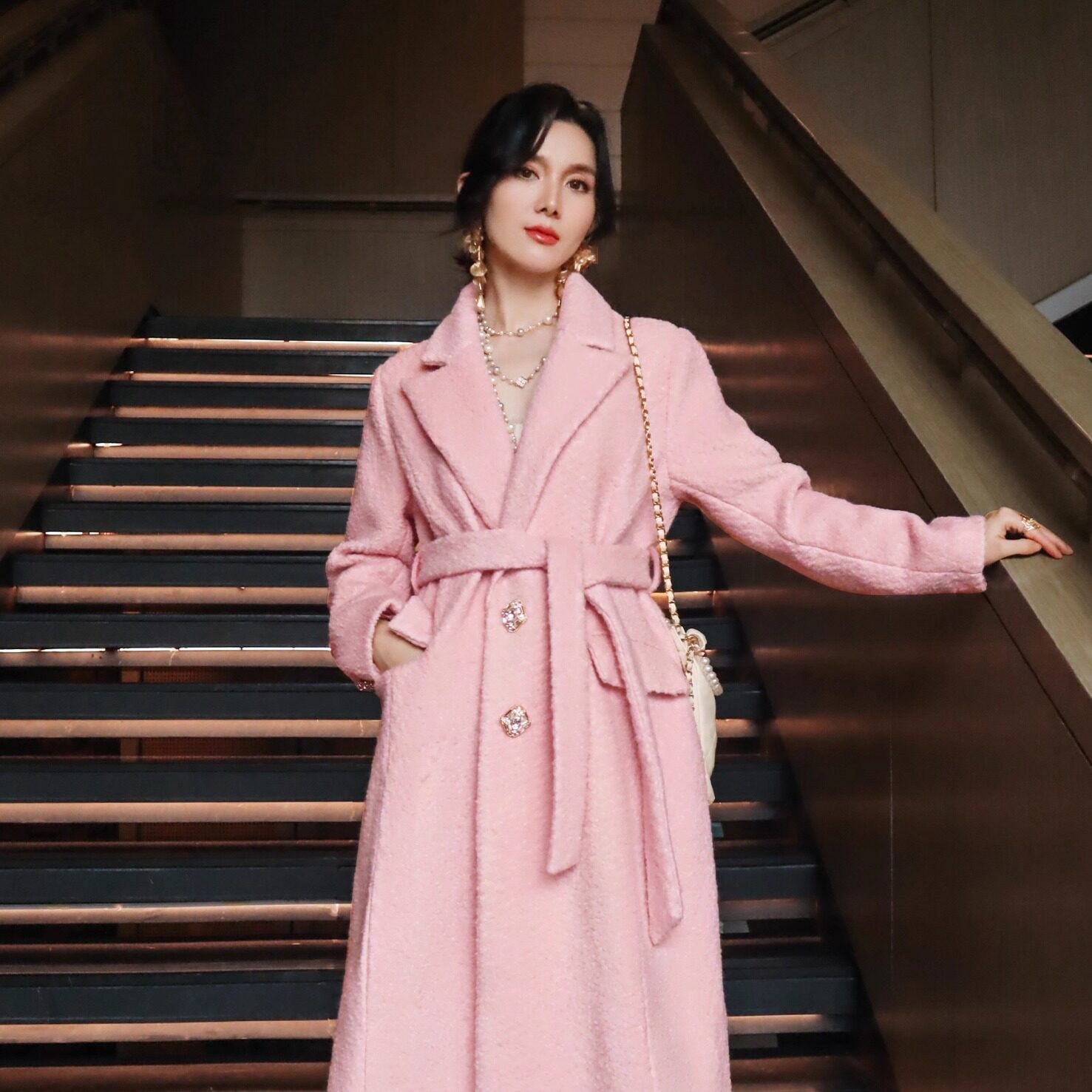 法式减龄高级轻奢嫩粉色羊毛大衣