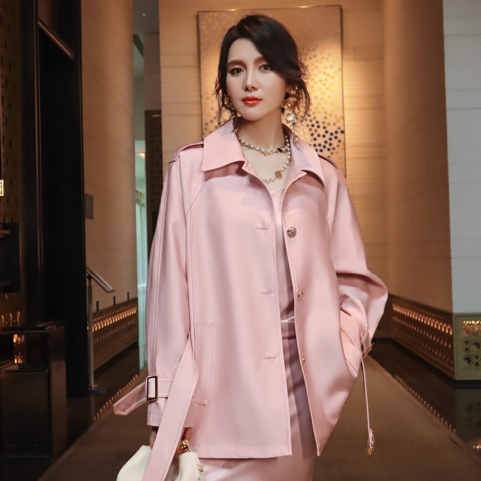 小众轻奢丝光斜纹梭织小翻领风衣