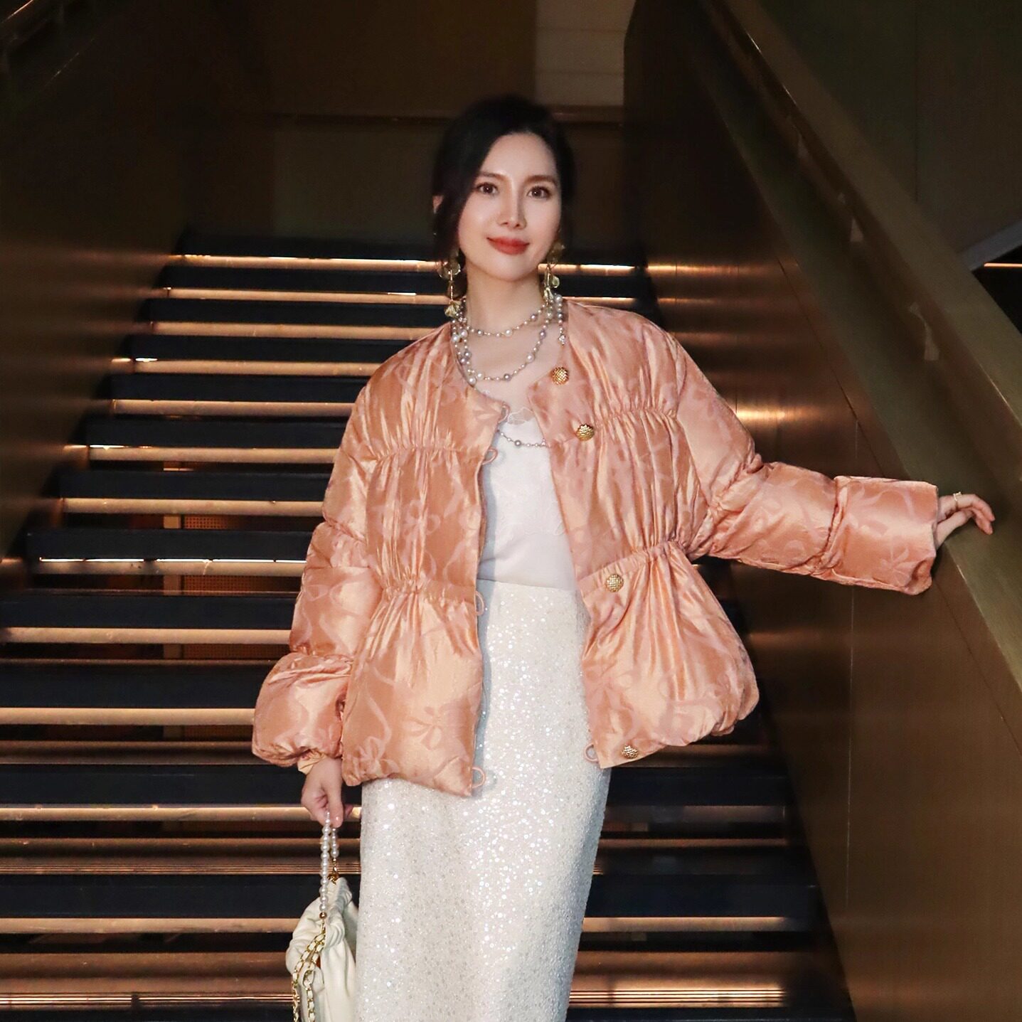 温柔珠光粉提花设计面包服羽绒服