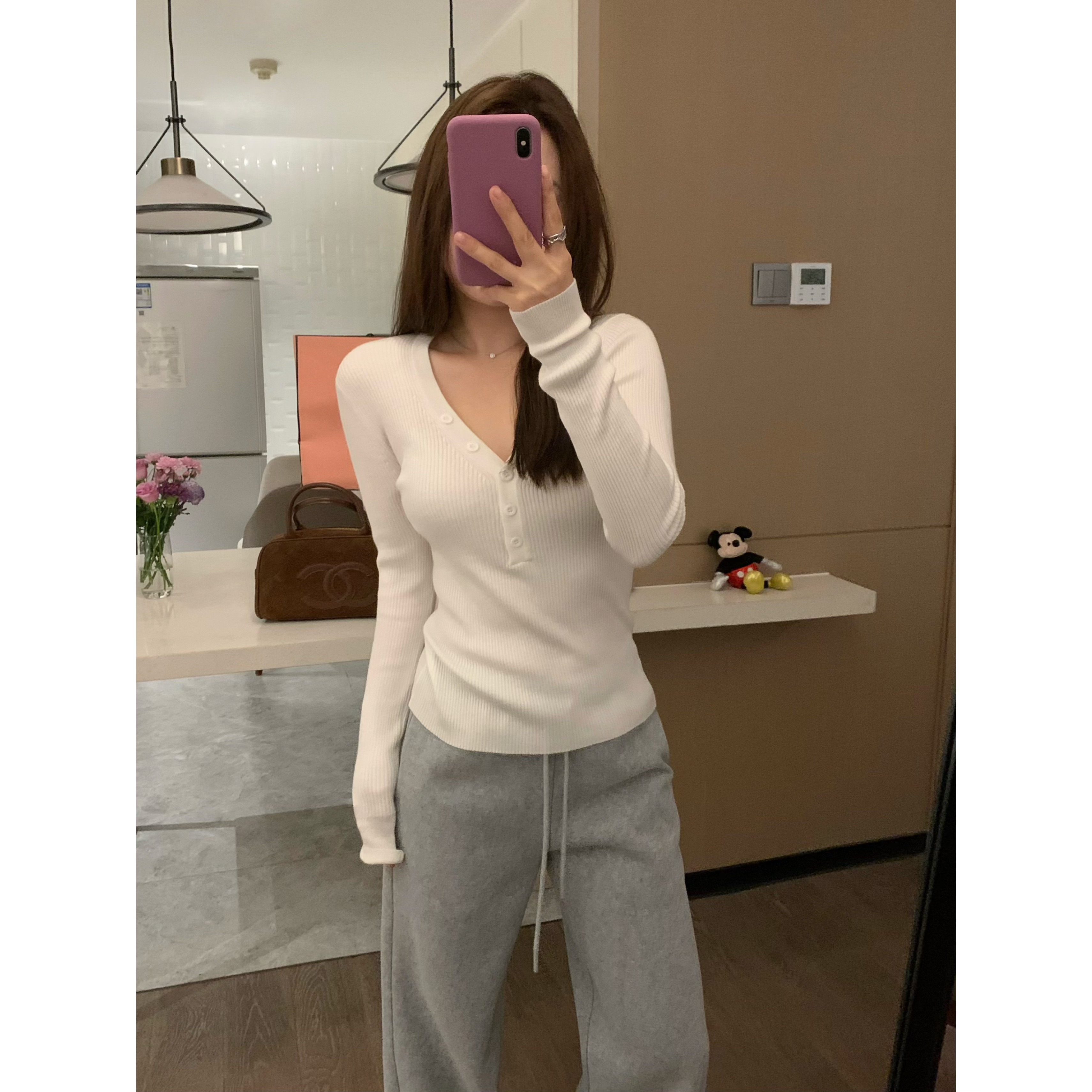 小心机显瘦纽扣V领羊毛针织打底