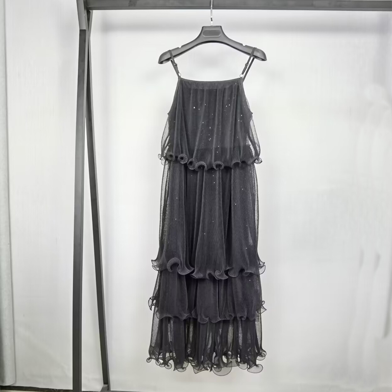 女气质优雅显瘦长款吊带连衣裙