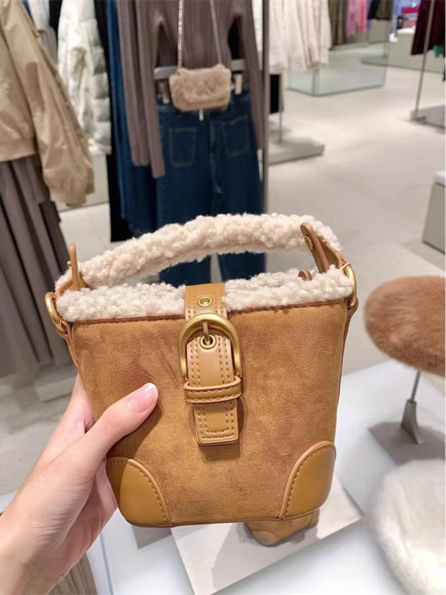 秋冬单肩包包女2023新款休闲复古毛绒包百搭通勤包毛毛手提斜挎包