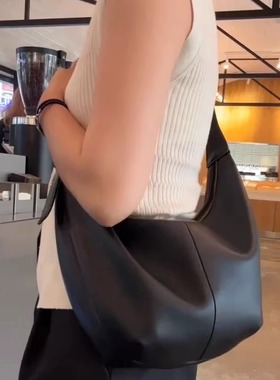 包包女式2025新款大容量黑色软皮饺子包轻奢小众高级感通勤斜挎包
