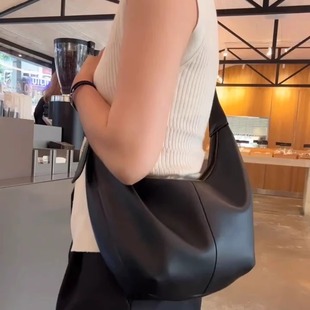 包包女式2025新款大容量黑色软皮饺子包轻奢小众高级感通勤斜挎包