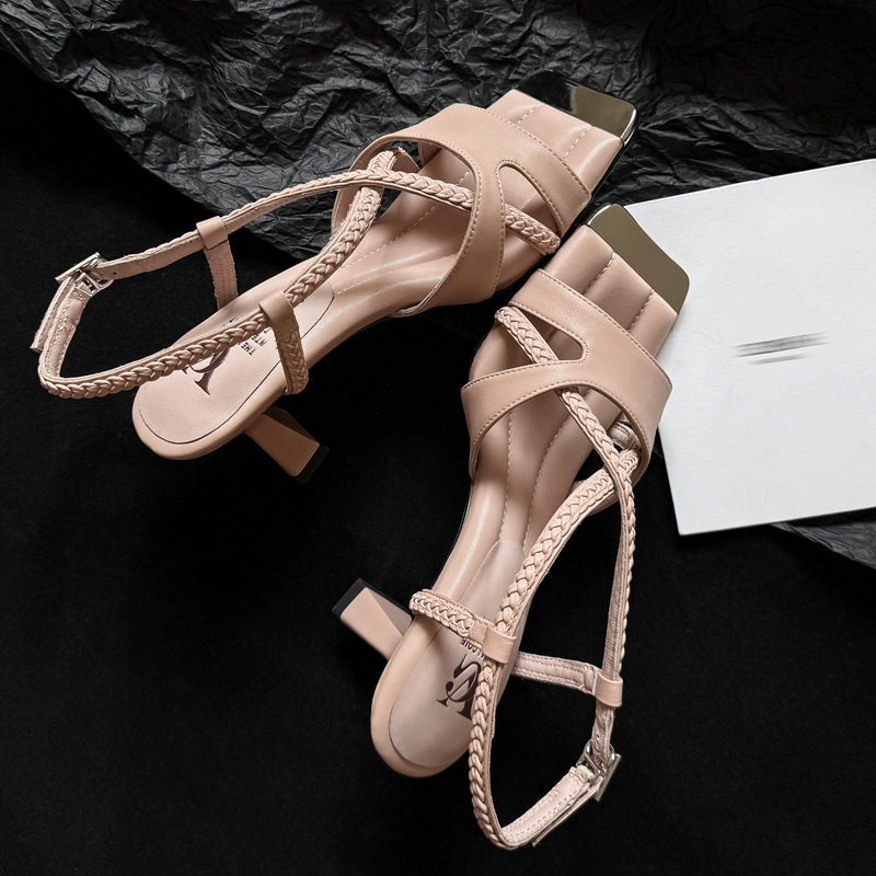 法式设计感羊皮麻花辫交叉带2025夏方头露趾小粗跟高跟真皮凉鞋女