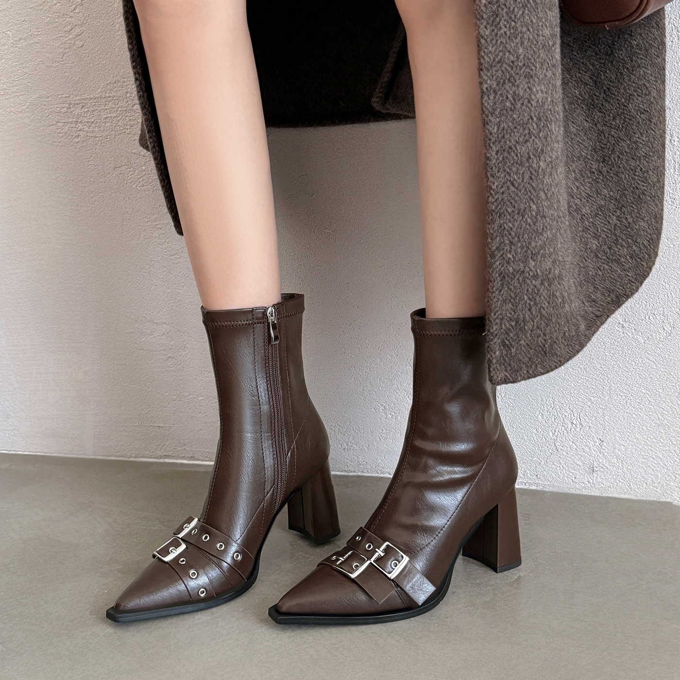 手工制作气质尖头粗跟皮带扣短筒