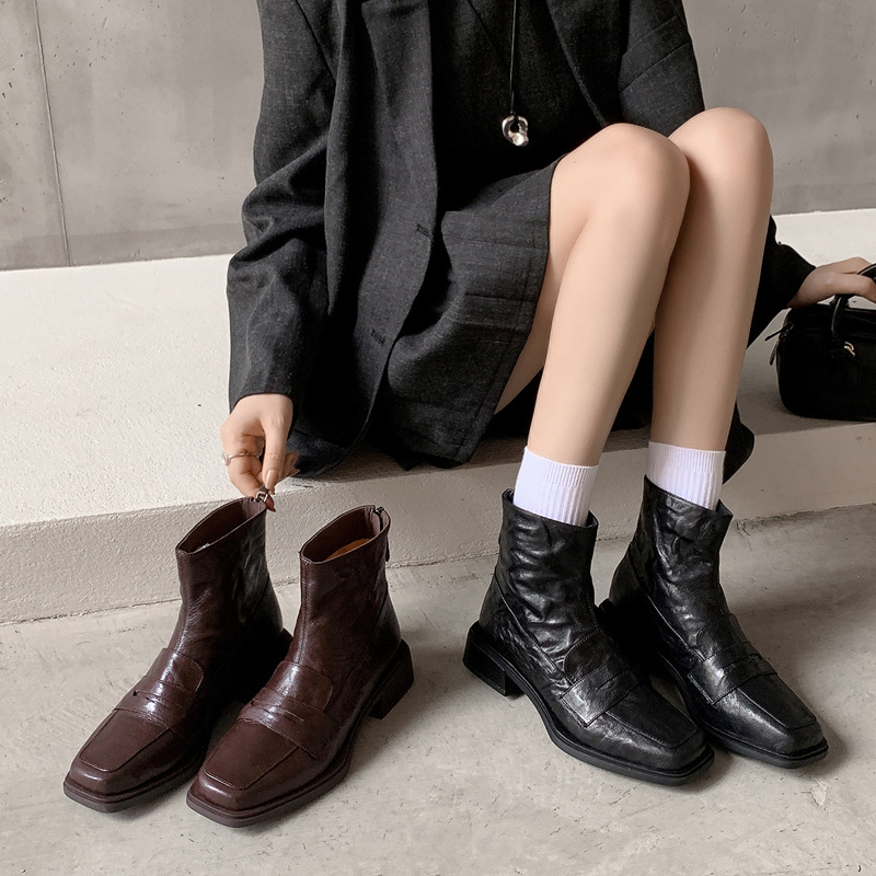 英伦学院风头层羊皮JK瘦瘦靴配裙子2025秋冬粗中跟方头真皮短靴女