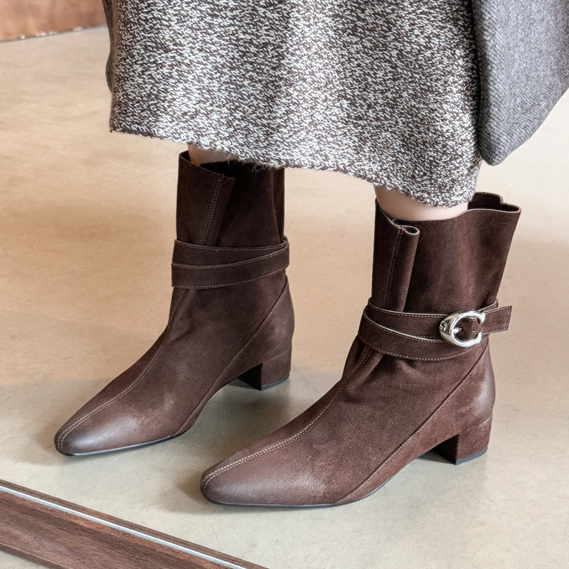 法式小众设计牛反绒面皮带扣切尔西2025冬粗中跟小方头真皮短靴女