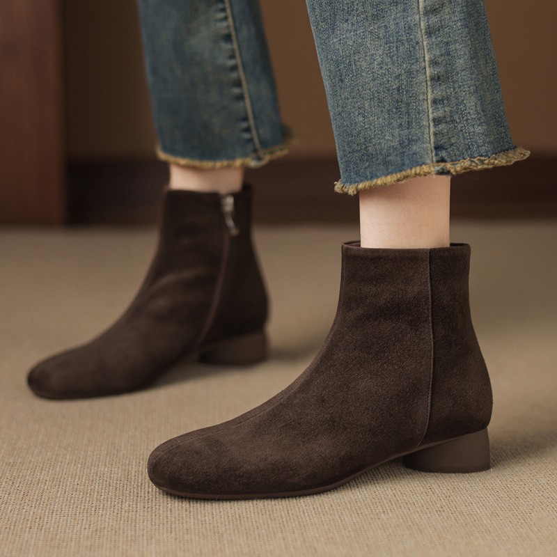 文艺百搭羊反绒面切尔西靴配大衣2025冬粗低跟简约圆头真皮短靴女