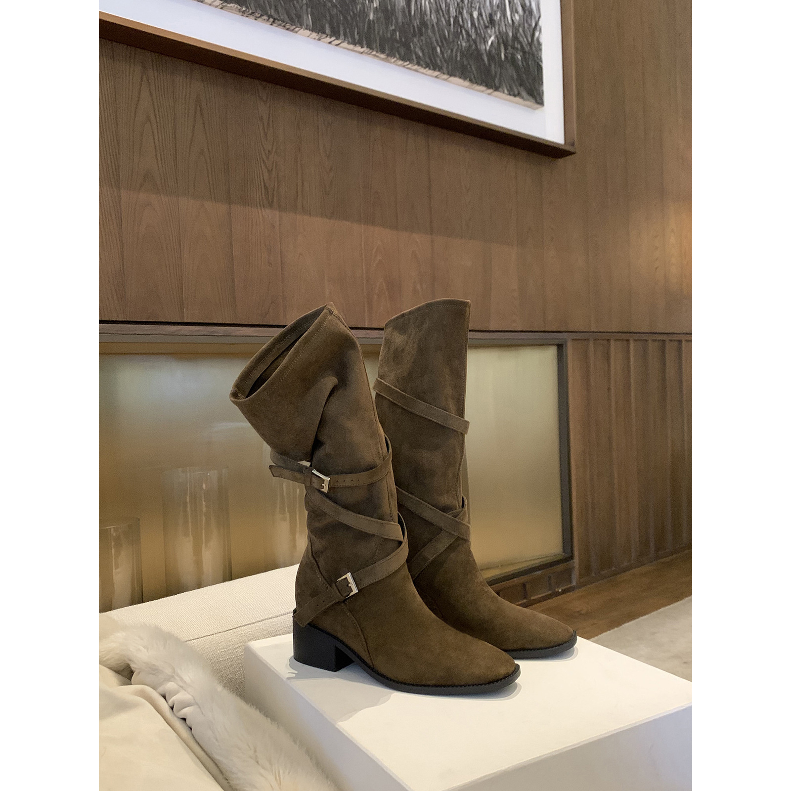 羊皮复古皮带扣粗跟长筒靴女秋冬新款不过膝显瘦骑士靴褶皱堆堆靴