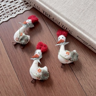 手工布艺韩系可爱卡通挎包鸭子充棉玩偶胸针别针配件服饰搭配