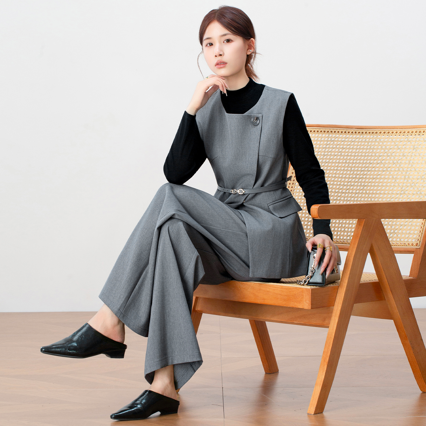 轻奢高级通勤西装套装女2025秋季新款灰色马甲打底衫阔腿裤三件套