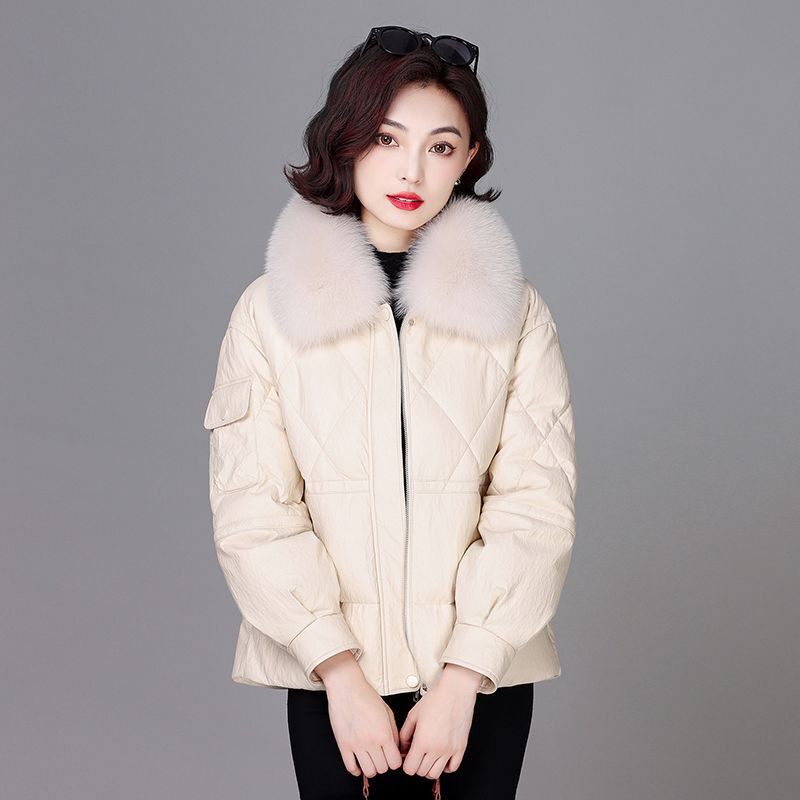 海宁新款冬真皮羽绒服女短款狐狸毛领绵羊皮宽松大码白鸭绒外套